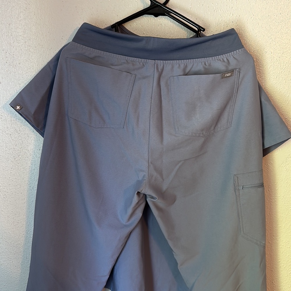 FIGS Technical Collection Scrub Set - Picture 8 of 8
